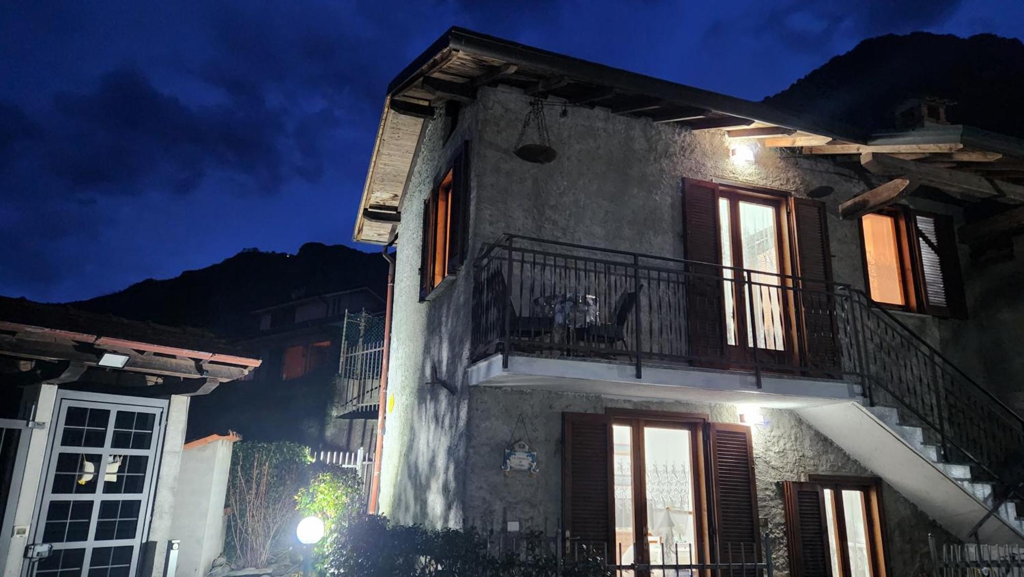 Laura'S Cottage With Lake View, Detached, 5 Kilometers From Varenna Lierna Eksteriør bilde