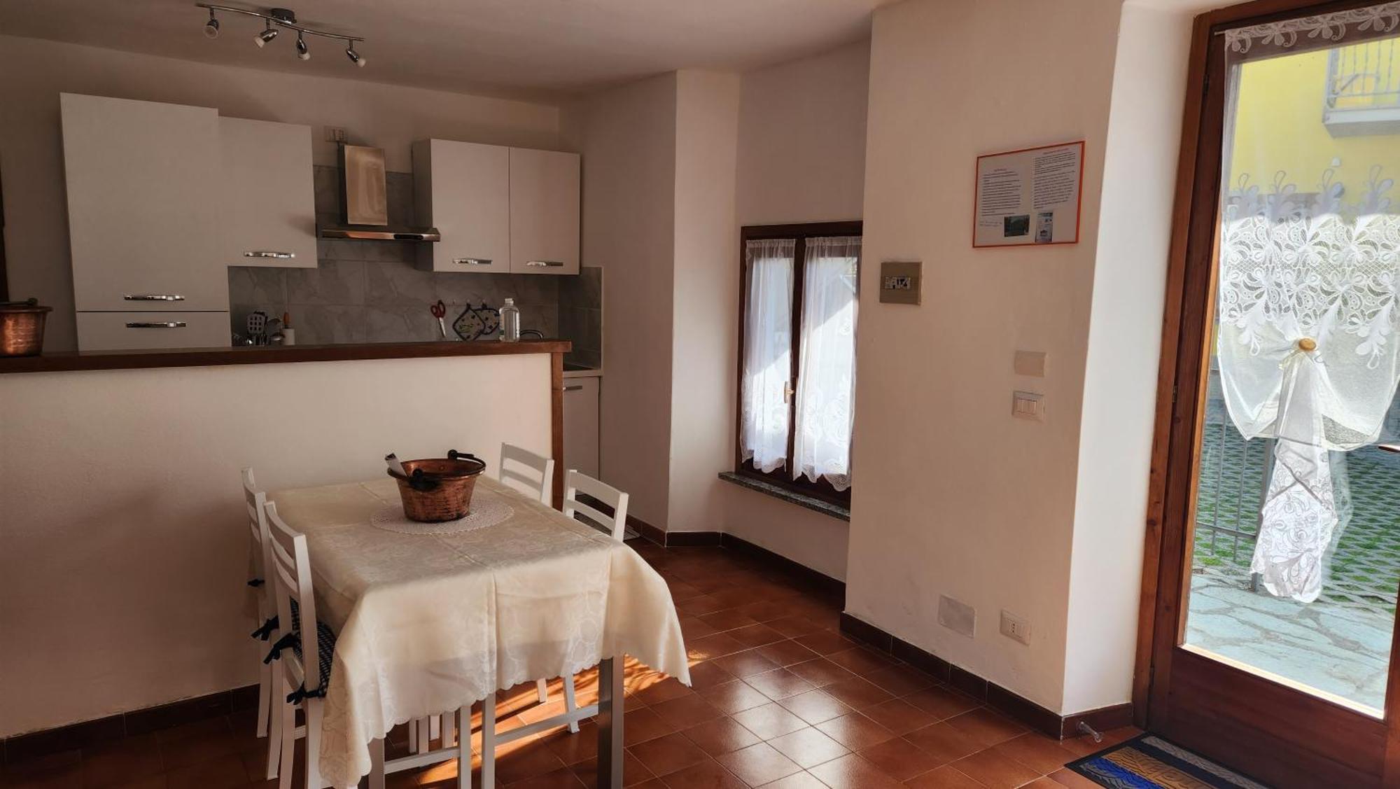 Laura'S Cottage With Lake View, Detached, 5 Kilometers From Varenna Lierna Eksteriør bilde