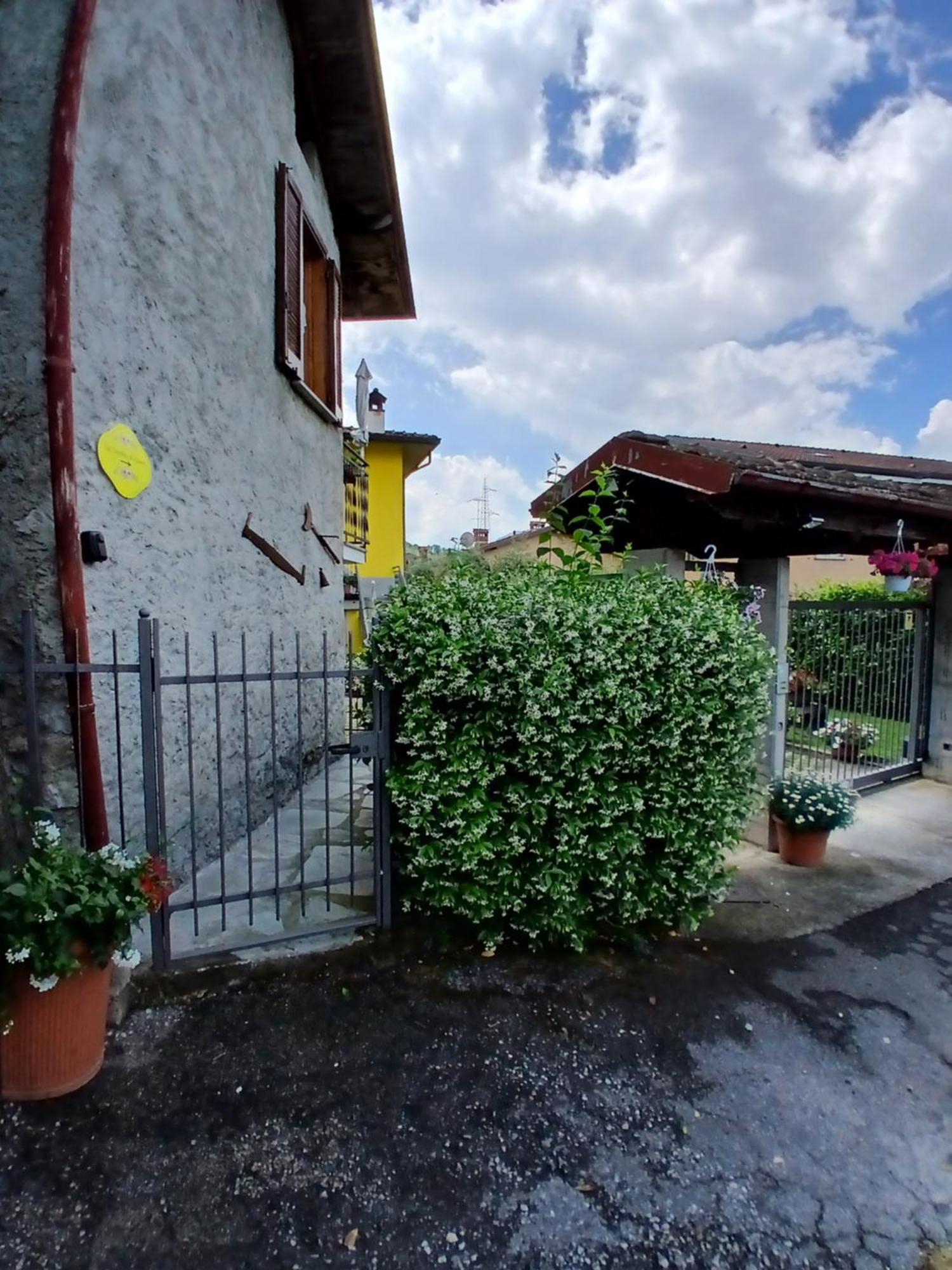 Laura'S Cottage With Lake View, Detached, 5 Kilometers From Varenna Lierna Eksteriør bilde
