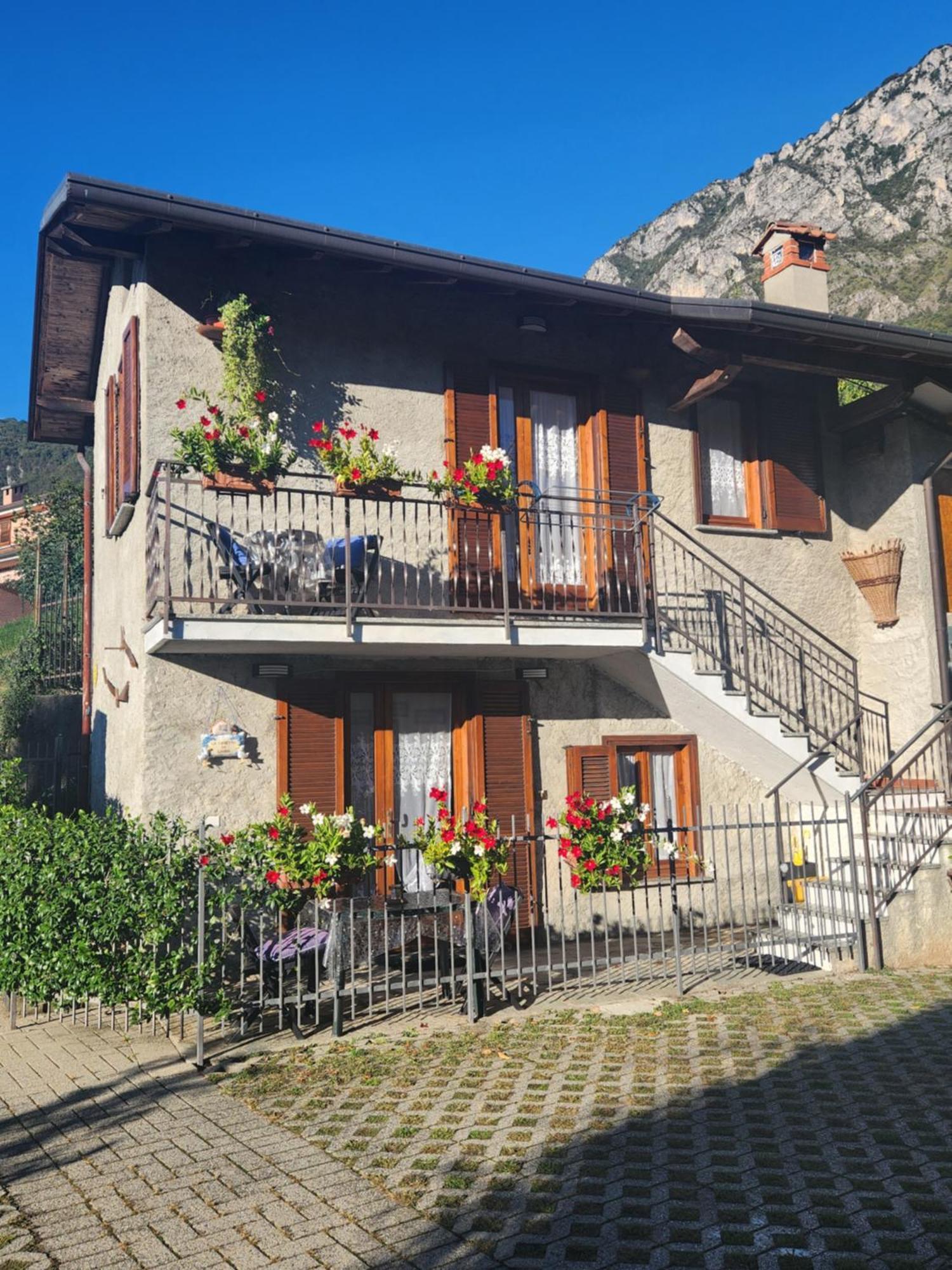Laura'S Cottage With Lake View, Detached, 5 Kilometers From Varenna Lierna Eksteriør bilde